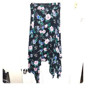 Torrid Elastic Band Flowy layered skirt Like New